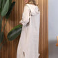 👗 Elegancka sukienka oversize z kapturem - długie rękawy i trendowe rozcięcie