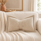 Twoja kanapa wygląda nudno i brakuje jej przytulnego charakteru? – poduszka dekoracyjna w kształcie kokardki z miękkiego khenilu – wypróbuj elegancki akcent, który ożywi każde wnętrze. Na pobranie! 🎀
